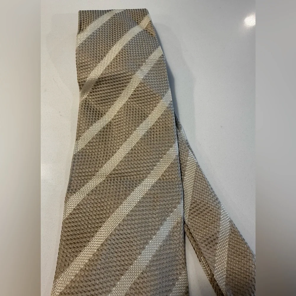 2 Hugo Boss TIE IN ITALIAN-MADE 100% SILK‎